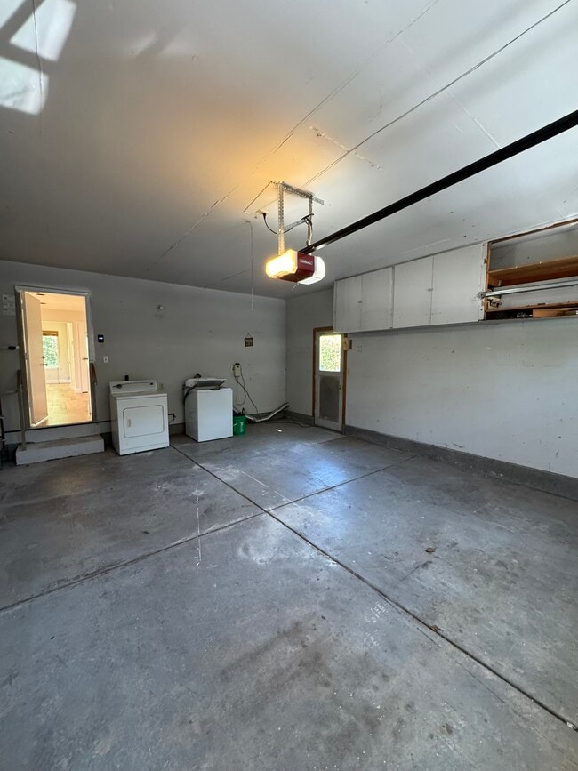 Building Photo - 969 Madison Dr