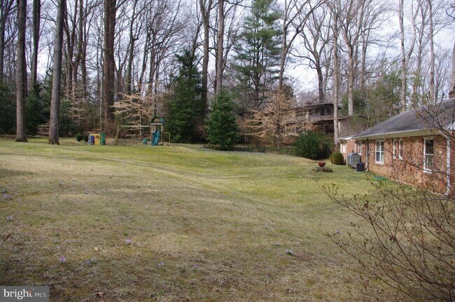 Building Photo - 9001 Glenbrook Rd