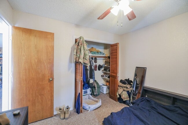 Building Photo - 3 Bedroom 2 Bath Home