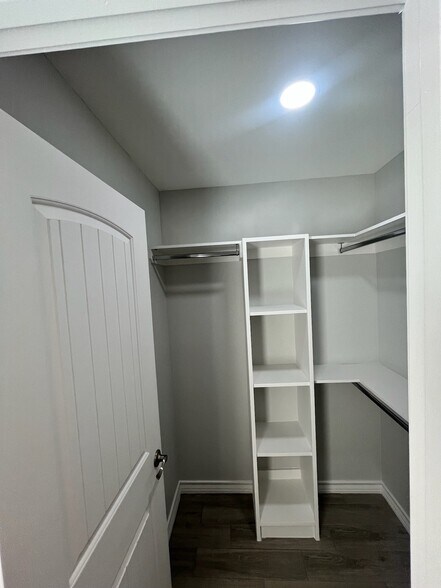 Building Photo - 1810 Atrium Pl Dr