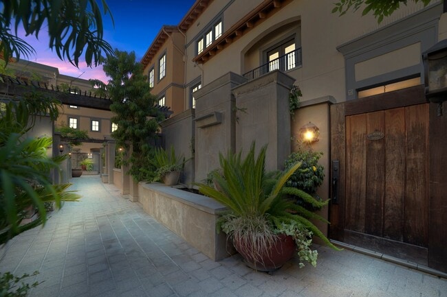 Building Photo - 356 Santana Row