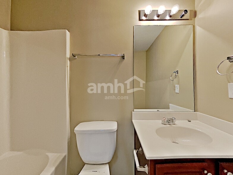 Building Photo - 4975 Hopewell Manor Dr