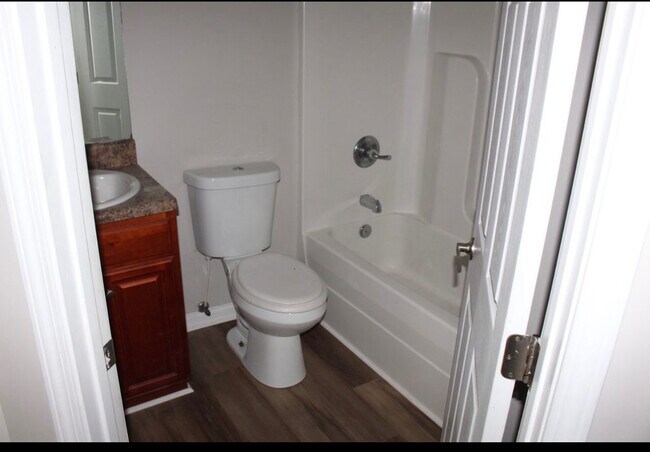 Building Photo - Room in Townhome on Timber Ridge Dr