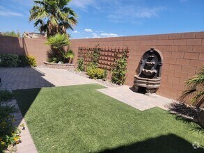 Building Photo - 5 bedroom 3 story home with beautiful remo...