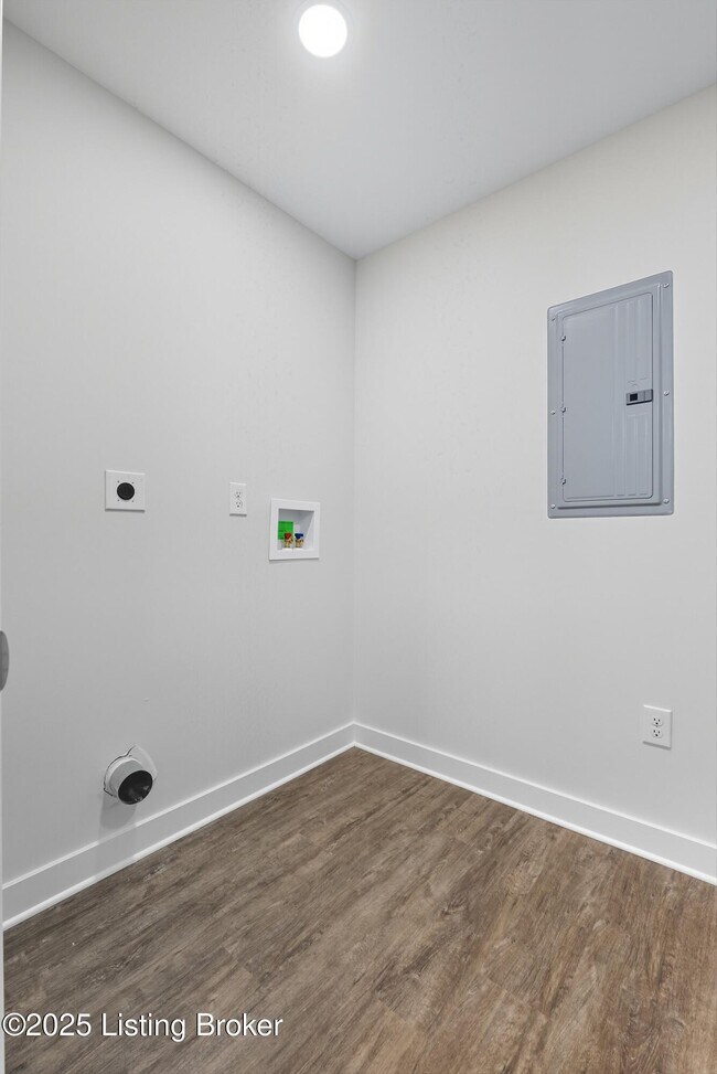 Building Photo - 6629 Ashbrooke Dr