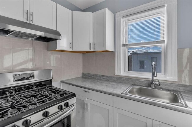 Building Photo - 78 Old Oak Ave