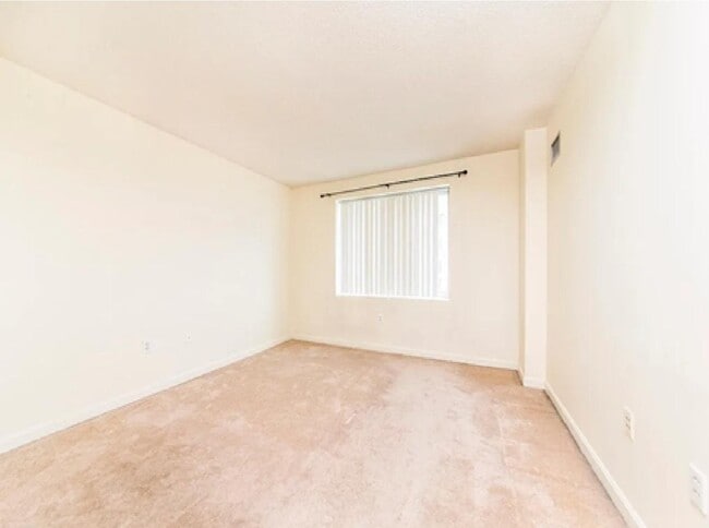 Building Photo - 8-12 Museum Way - 8-12 Museum Way