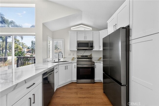 Building Photo - 18 Glen Cove