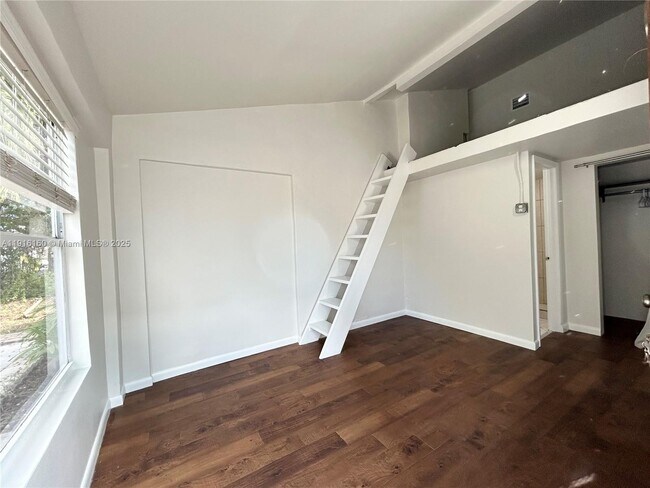 Building Photo - 40 NW 39th St