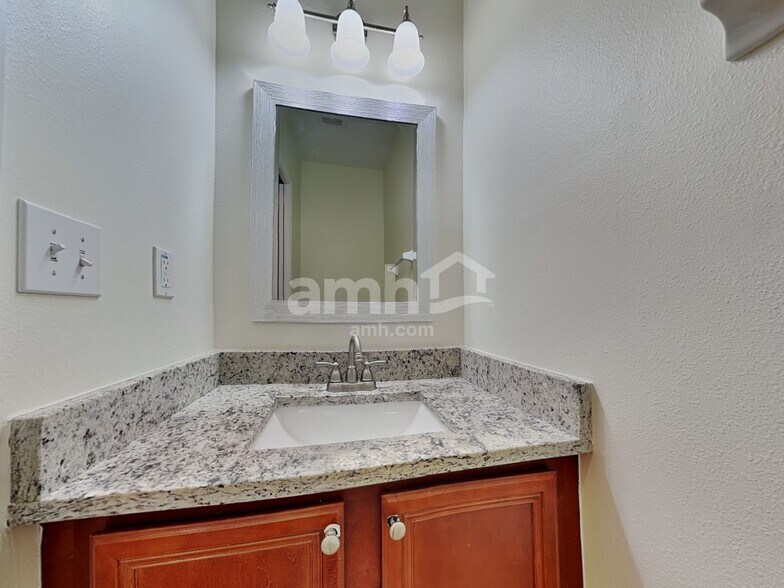 Building Photo - 9848 Edmonton Dr