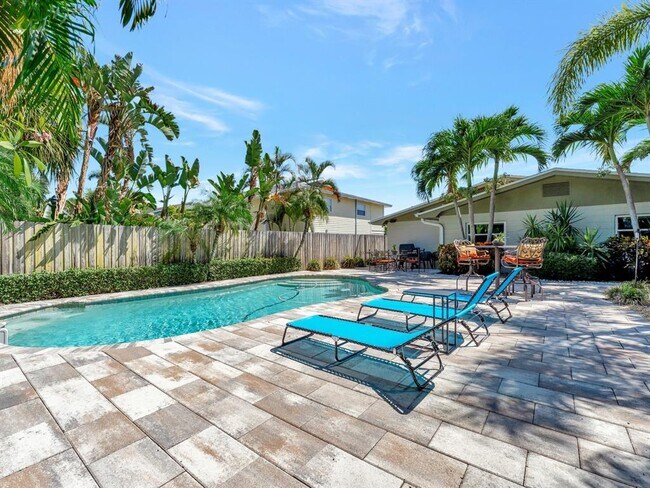 Building Photo - 3204 S Maritana Dr