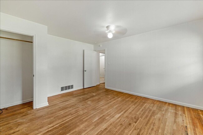 Building Photo - Beautiful 4 bedroom home near FSU - Move I...