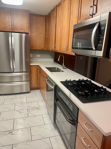 Building Photo - 9655 Woods Dr