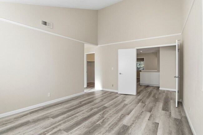Building Photo - Renovated Los Gatos Townhome