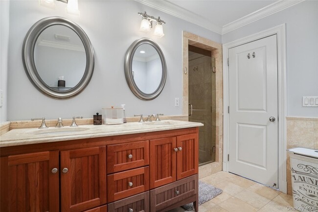 Building Photo - 11 Station Pl