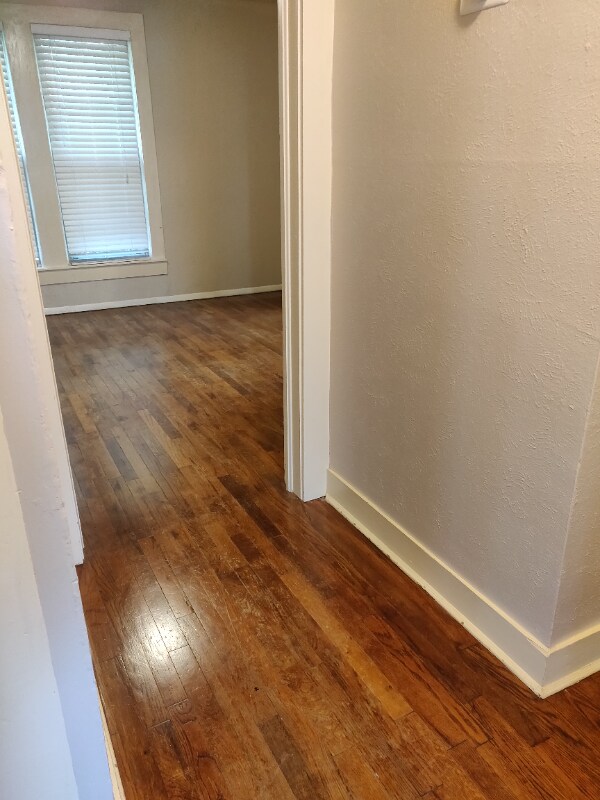 Building Photo - 408 N Elm St