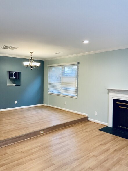 Dining/Living Area - 4102 Washington Blvd