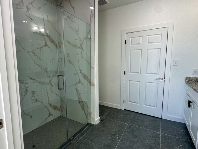 Building Photo - 160 Zion Rd