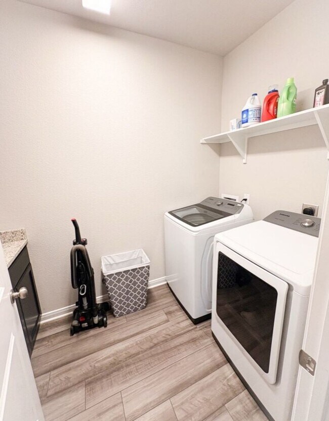 Building Photo - 1814 Bayou Wood Ln