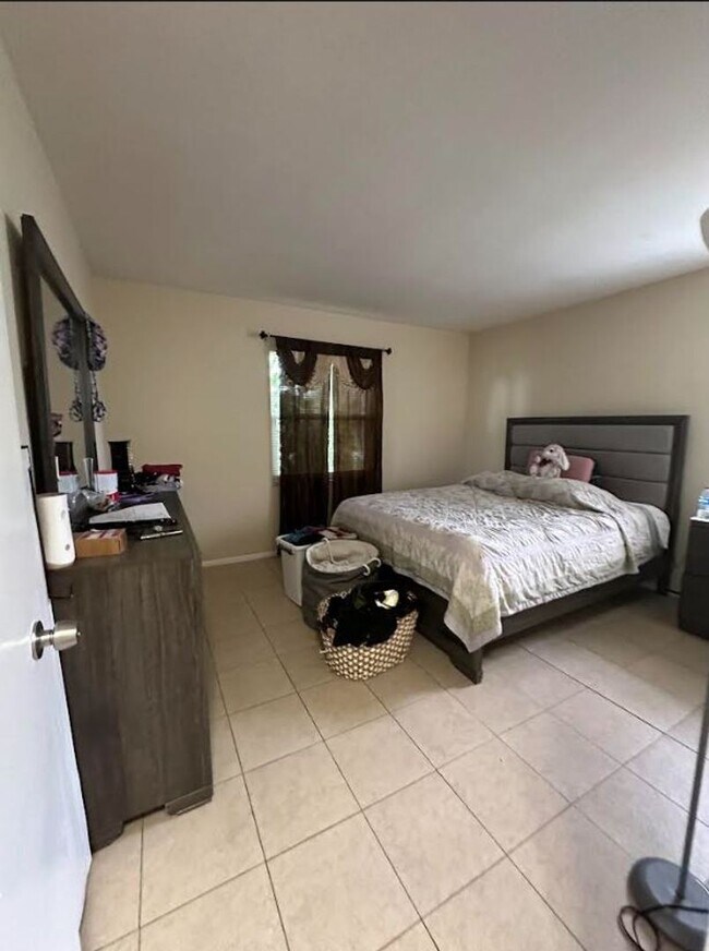 Building Photo - 2/2/1