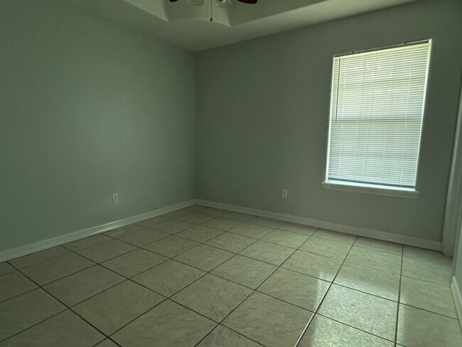 Building Photo - 2300 N Erica St