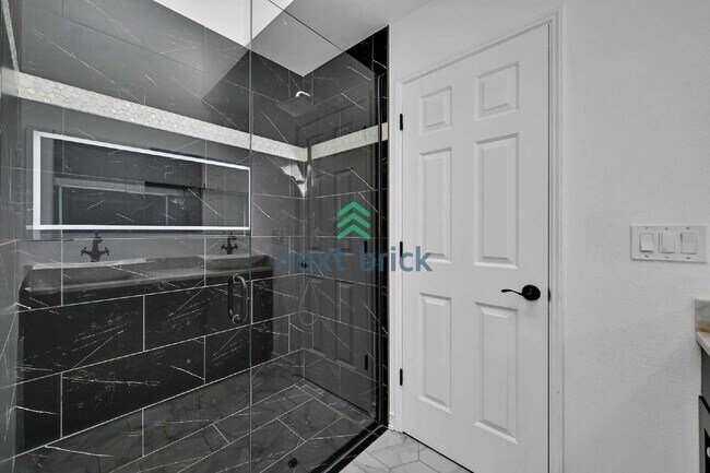 Building Photo - 3 BED & 3 BATH CONDO FOR RENT