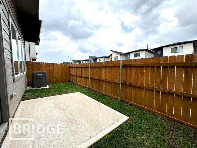 Building Photo - 33114 Oak Hts Pl