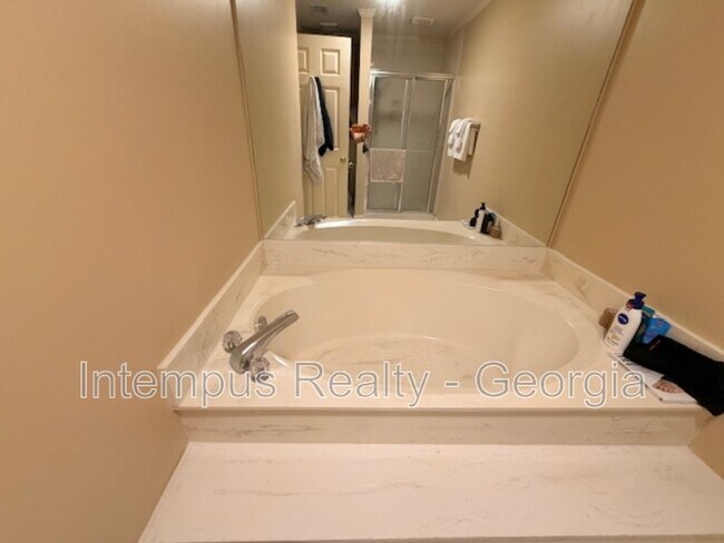 Building Photo - 118 Weatherburne Dr
