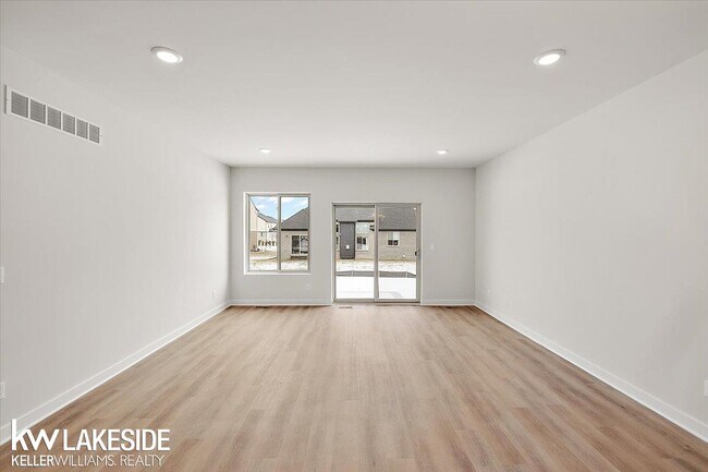 Building Photo - 34450 Maple Ln Dr