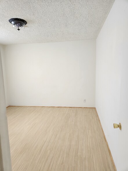 Building Photo - 1093 S Orange Dr