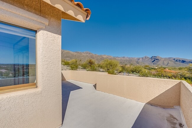 Building Photo - 5631 N Paseo Otono