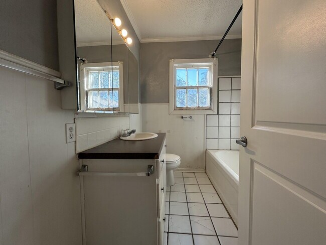 Building Photo - 2211 26th St