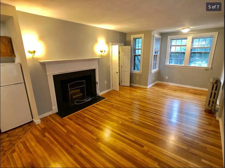 Building Photo - 82 Phillips St