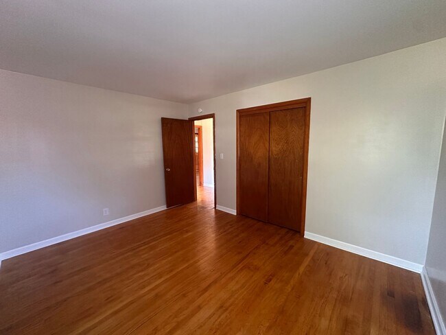 Building Photo - 4806 Imperial Terrace
