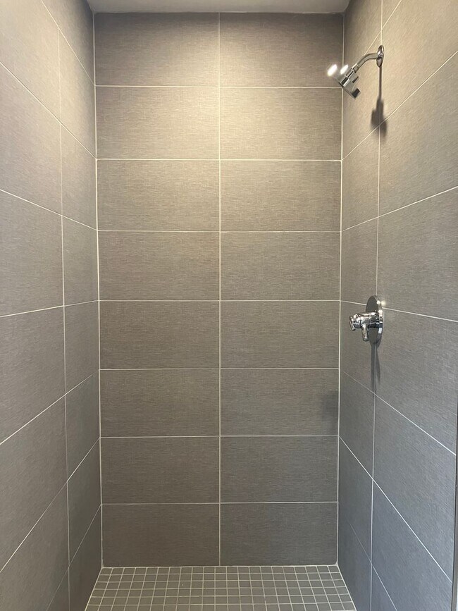 Building Photo - Contemporary East Nashville Home.   MOVE IN SPECIAL $500 OFF ONE MONTH'S RENT