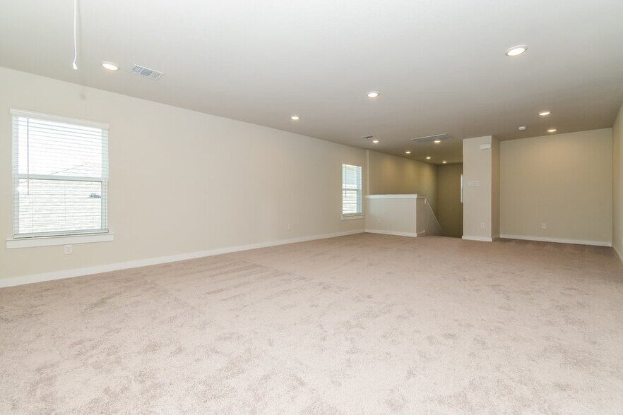 Building Photo - 324 Sun Harvest Dr