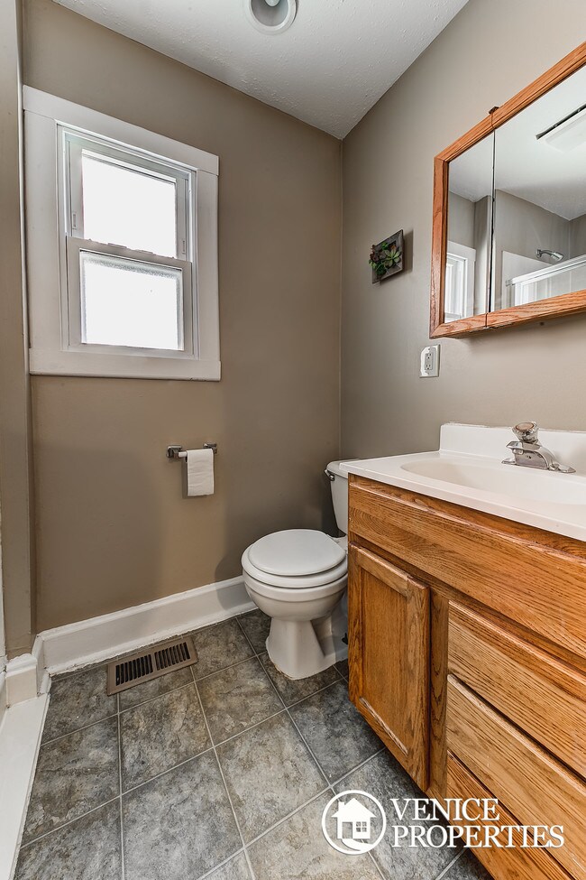 Building Photo - 2168 Summit St