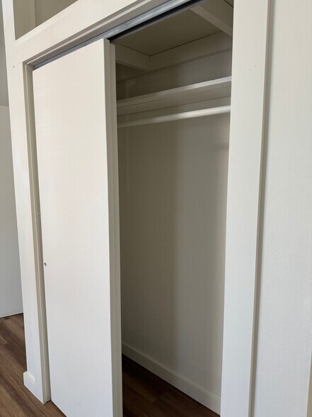 Building Photo - 440 B Aly