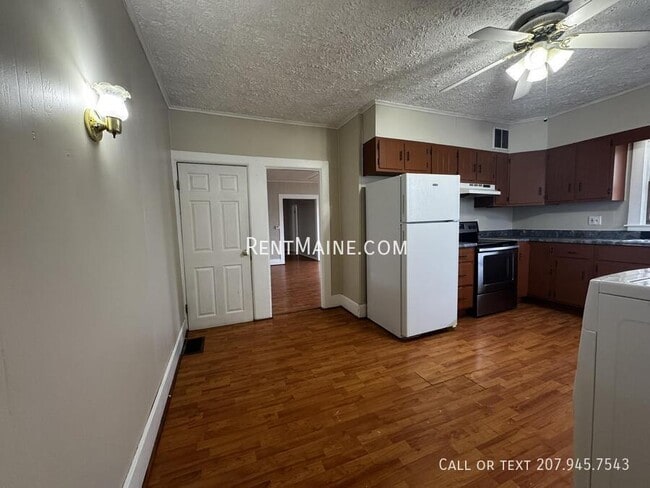 Building Photo - 2 Danielson St