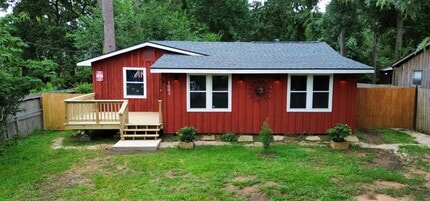 Building Photo - 1003 Crystal River