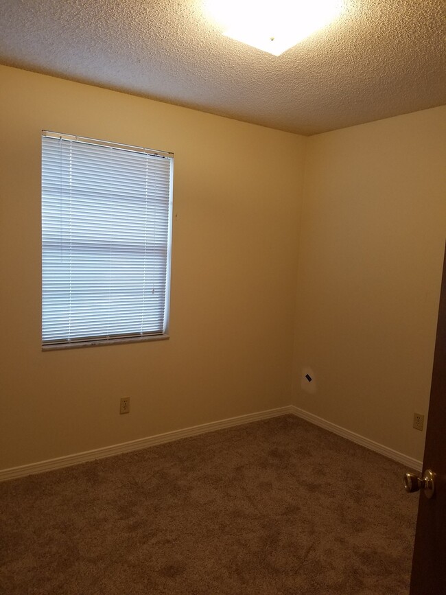 Building Photo - $995- 2/1.5 - Upstairs Unit  - Fresh Paint...