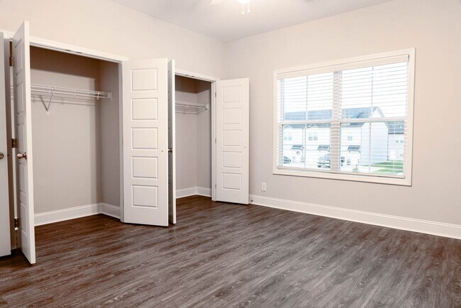 Building Photo - 208 Drayton Dr