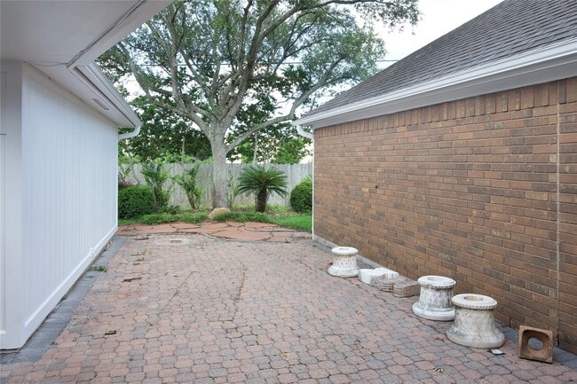 Building Photo - 1839 Lakewinds Dr