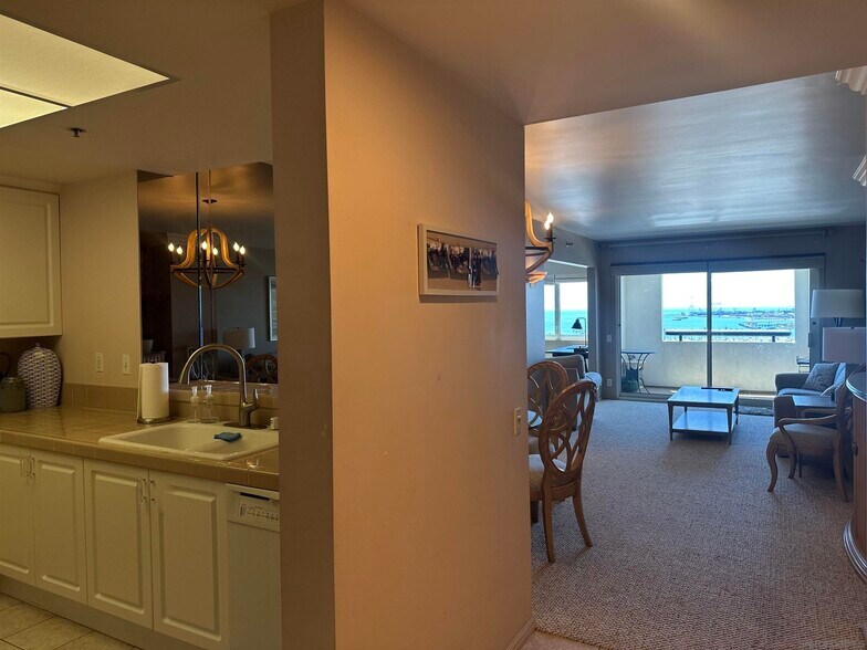 Building Photo - 525 E Seaside Way