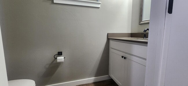 Building Photo - 2633 Park Creek Ave