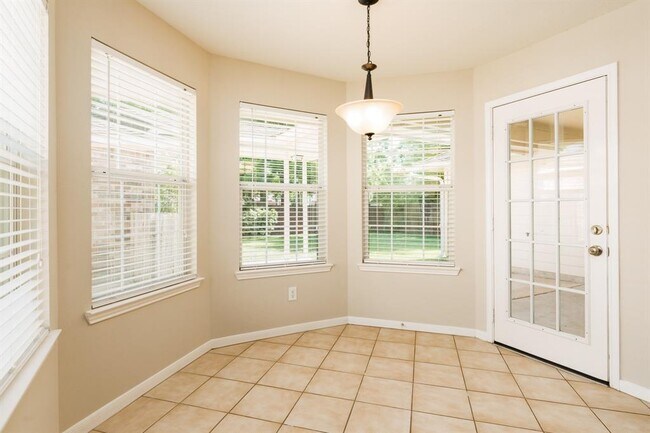 Building Photo - 6414 Canyon Pointe Ln