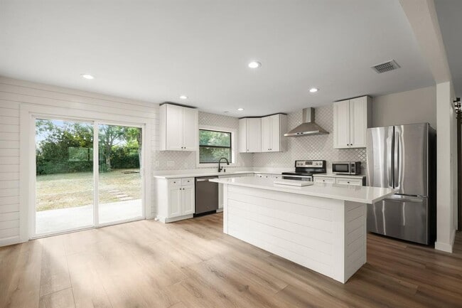 Building Photo - 413 Sun Bonnet Dr