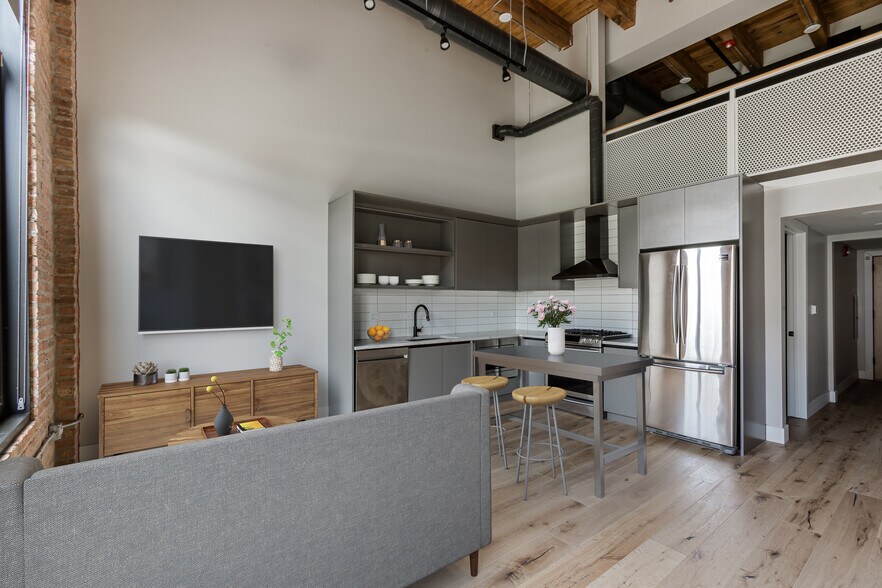 Building Photo - 729 N Sangamon St