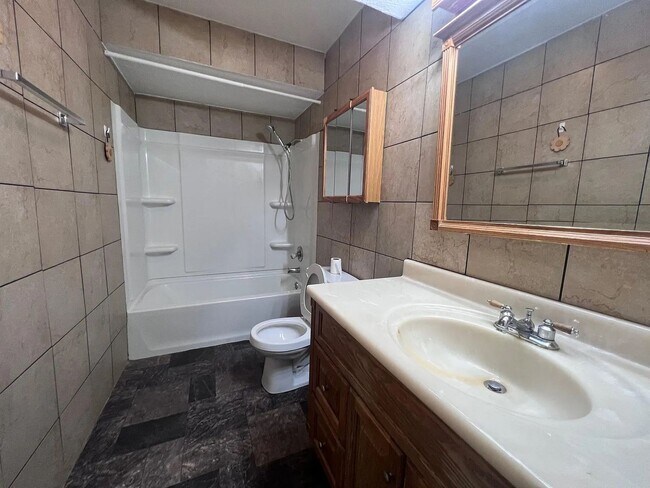 Building Photo - 122 Westwood Cir