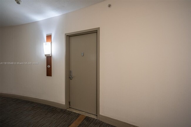 Building Photo - 1750 N Bayshore Dr